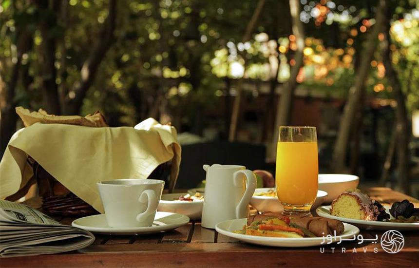 صبحانه رستوران باغ راز شیراز